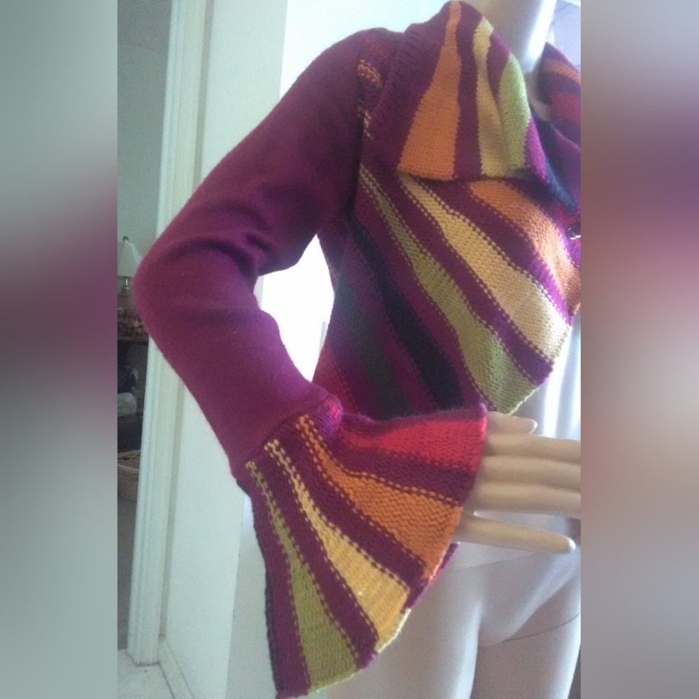VINTAGE MULTI COLOR CROP TOP KNIT FLARE SLEEVES HUGE COLLAR W/ SILVER PIN M/LG - Picture 3 of 6